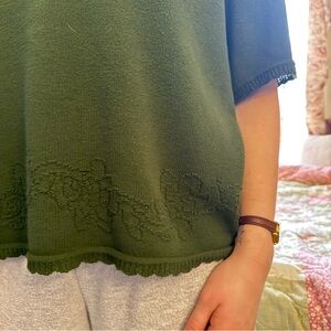 Vintage Nikki Green knit top with beautiful floral detail M